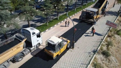 Karayolları tarafından Demirci&rsquo;de sıcak asfalt &ccedil;alışmalarına başlandı