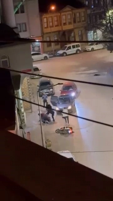 Ağabeyini bı&ccedil;akla yaralayıp ka&ccedil;tı