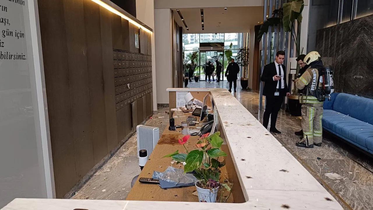 Kargo paketi bomba gibi patladı: Yaralılar var