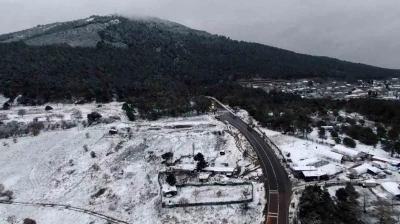 Karla kaplanan Aydos havadan g&ouml;r&uuml;nt&uuml;lendi