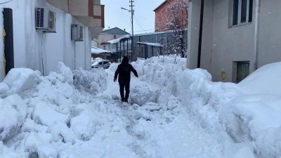 Karlıova&rsquo;da 40 G&uuml;nl&uuml;k Kar Maratonu: Kar Kalınlığı 2 Metreyi Aştı