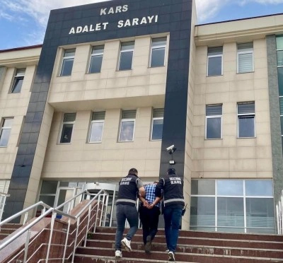 Kars’ta 15 yıl hapis cezası ile aranan 1 kişi yakalandı