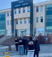 Kars&rsquo;ta bir aparta uyuşturucu operasyonu