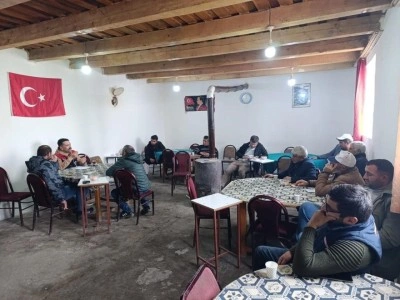 Kars&rsquo;ta buzağı kayıplarının &ouml;n&uuml;ne ge&ccedil;mek i&ccedil;in &uuml;reticilere eğitim veriliyor