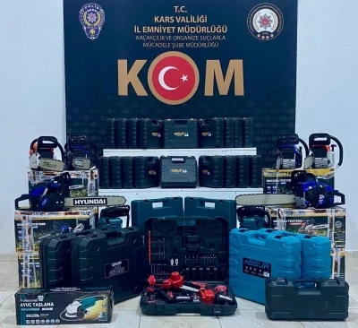 &Ccedil;ok sayıda t&uuml;t&uuml;n ve elektronik malzeme ele ge&ccedil;irildi