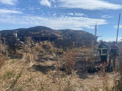 Kars’ta metruk binada yangın çıktı