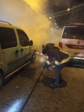 Kars’ta seyir halindeki araç alevlere teslim oldu