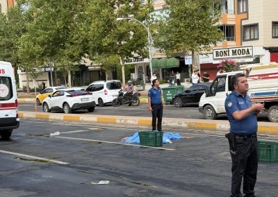 Karşıya ge&ccedil;mek isteyen adam hayatını kaybetti