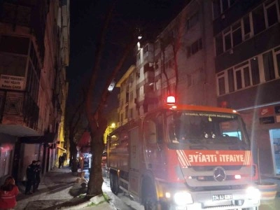 Kartal’da 6 katlı binada korkutan yangın