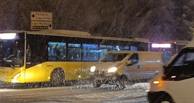 Kartal’da frenleri tutmayan İETT otobüsü şoförü yolcuları indirdi