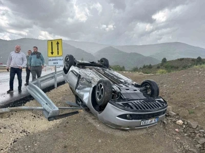 Kastamonu&rsquo;da su birikintisine kapılan otomobil takla attı
