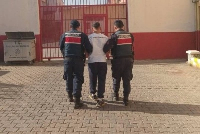 Kasten &ouml;ld&uuml;rme su&ccedil;undan aranan şahıs yakayı ele verdi