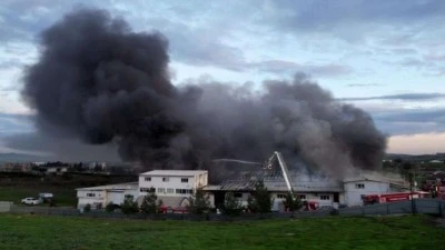 Kauçuk fabrikasında korkutan yangın