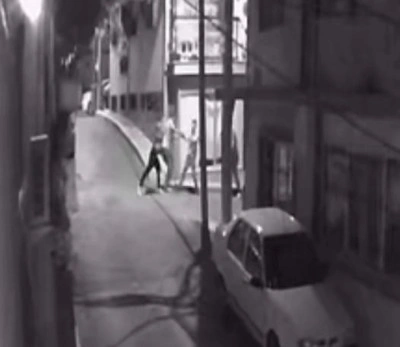 Kavgada boğazından bıçak darbesi alan adam hayatını kaybetti