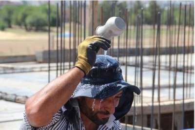 Kavurucu sıcakta zorlu mücadele