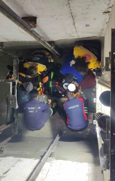 Kayapınar’da İnşaatta Asansör Boşluğuna Düşen İşçi Ağır Yaralandı
