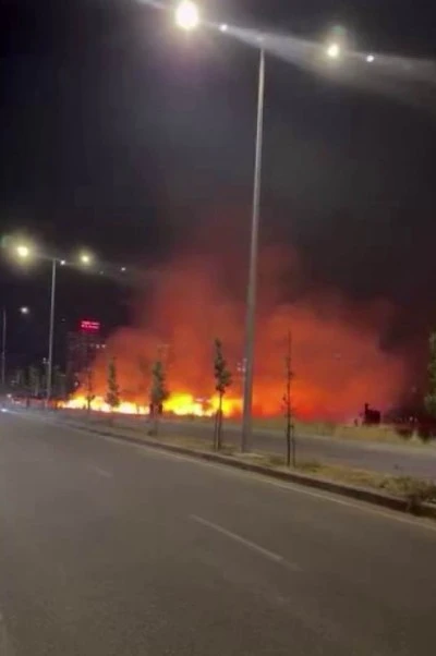 Kayapınar&rsquo;da Kuru Ot Yangını Paniği