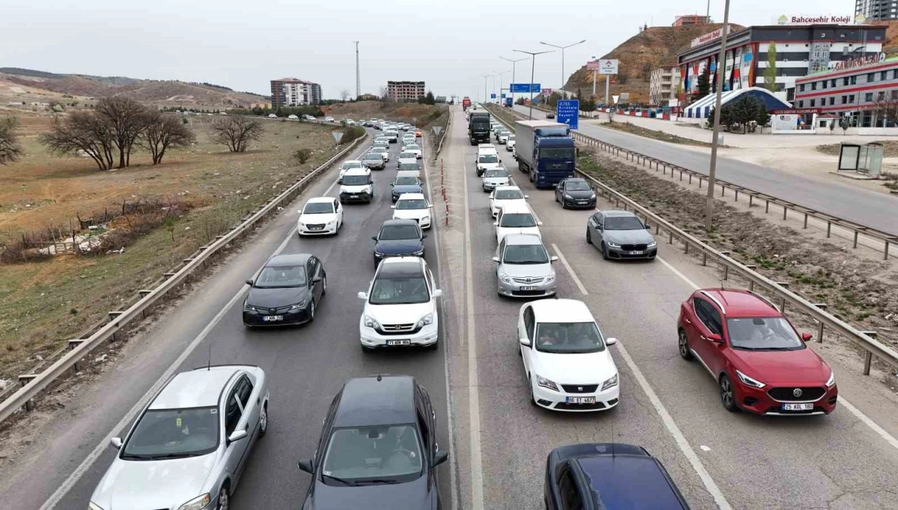 Kayapınar’da Trafik Yoğunluğu Artıyor