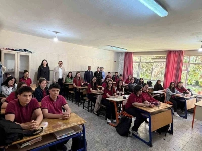 Kaymakam Ateş liseli &ouml;ğrencilerle bir araya geldi