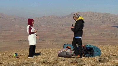 Kaymakam &Ouml;ztaş, yama&ccedil; paraş&uuml;t&uuml;yle Gerc&uuml;ş semalarını turladı