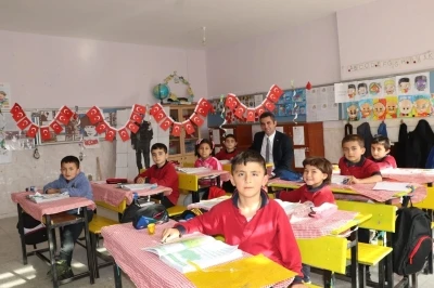 Kaymakam Yıldız, &ouml;ğrencilerle ders işledi