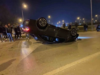 Kaza yapan ara&ccedil; takla attı: 2 yaralı