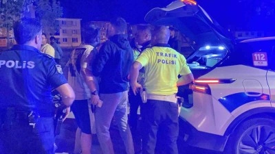 Alkollü yolcu polis ekiplerine zorluk çıkarttı iddiası