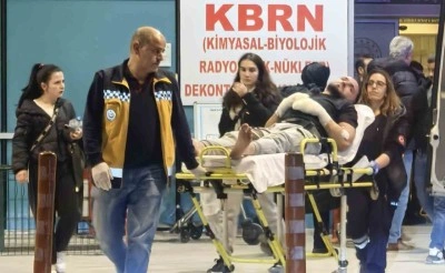 Kediden korkarak camın üzerine düşen genç yaralandı