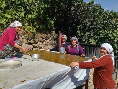Kemaliye&rsquo;de kadınlar pestili imece usul&uuml; hazırlıyor