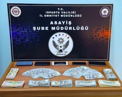 Kendilerini polis olarak tanıtıp milyonluk vurgun yapan 3 şüpheli tutuklandı