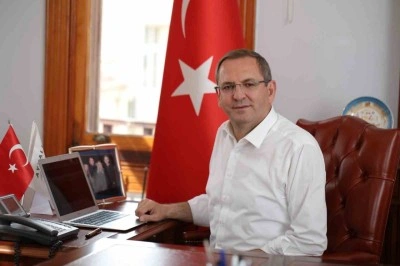 Kent dışında eğitim gören 140 Ayvalıklı öğrenciye 1500 Türk Lirası Burs Desteği