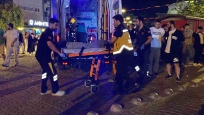 17 Yaşındaki Genç Kent Meydanında Bıçaklandı