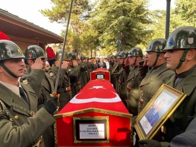 Kıdemli Baş&ccedil;avuş İnce ve Uzman &Ccedil;avuş Dolapci, Cebeci Askeri Şehitliği&rsquo;nde toprağa verildi