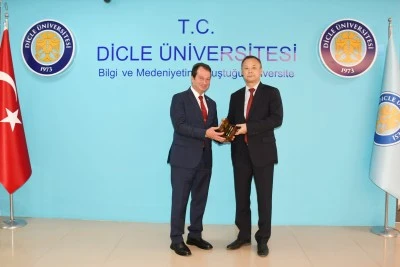 Kırgızistan B&uuml;y&uuml;kel&ccedil;isi Kazakbaev, Dicle &Uuml;niversitesi&rsquo;nde