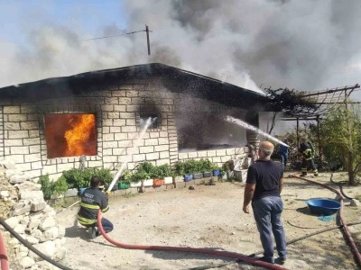 Müstakil ev alevlere teslim oldu