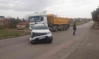 Kırıkkale’de otomobil ile hafriyat kamyonu çarpıştı: 1 yaralı