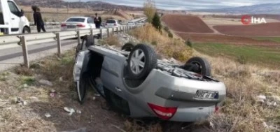 Kırıkkale’de Zincirleme Kaza: Otomobil Bariyerleri Aşıp Şarampole Devrildi, 7 Kişi Yaralandı
