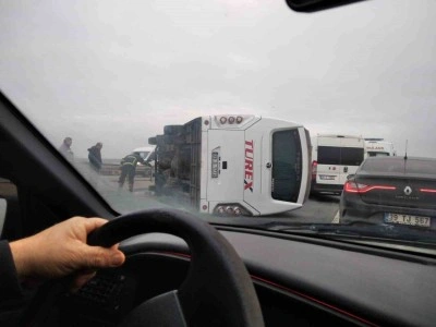 Kırklareli’nde işçileri taşıyan servis devrildi: 5 yaralı