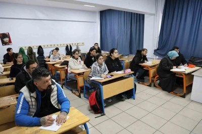 Kırşehir’de 74 engelli vatandaş gönüllü öğretmenlerle KPSS’ye hazırlanıyor