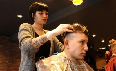 Kış ayları &ouml;ncesi sa&ccedil; d&ouml;k&uuml;lmesine karşı uyarı: "Sa&ccedil;ın da neme ihtiyacı var"