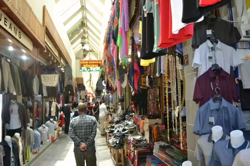 Kış yaklaşırken Diyarbakır’da battaniye ve mont satışları arttı