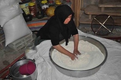 Kışlık ekmekler imece usul&uuml;yle hazırlanıyor