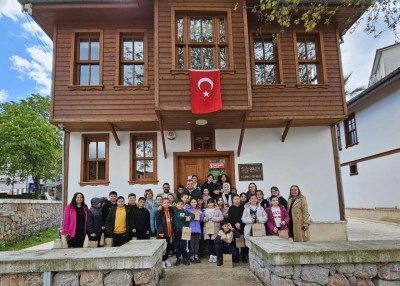 Kitap okuyan çocuklar ödüllendirildi