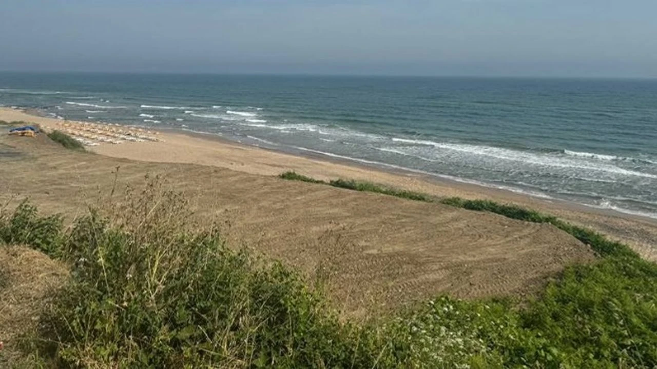 Kıyılarda Kum Kaybı Alarmı: Denize Girilen Plajlar Daralıyor