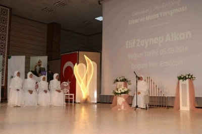 Kız Kur&rsquo;an kursu &ouml;ğrencileri hadis-i şerif bilgisinde yarıştı