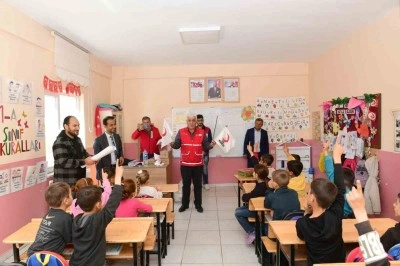 Kızılay&rsquo;dan &Ccedil;atak&rsquo;taki &ouml;ğrencilere anlamlı destek