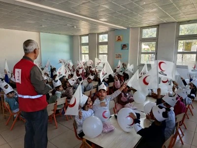 Kızılay Haftası’nda Minik Öğrencilere Ziyaret