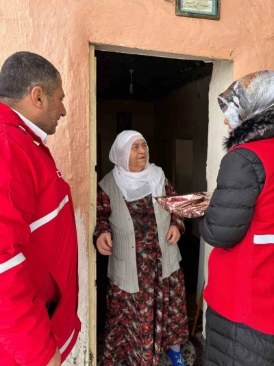 Kızılay'dan 8 Mart ziyareti