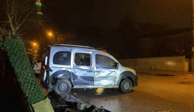 Kocaeli&rsquo;de 3 aracın karıştığı zincirleme kazada s&uuml;r&uuml;c&uuml; ka&ccedil;tı: 1 yaralı
