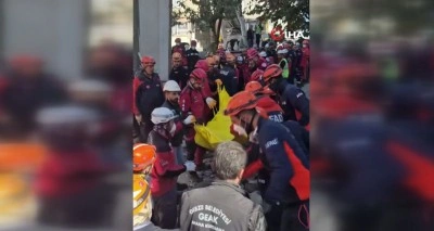 Kocaeli&rsquo;de &ccedil;&ouml;ken binanın enkazından 2 kişinin cansız bedeni &ccedil;ıkarıldı